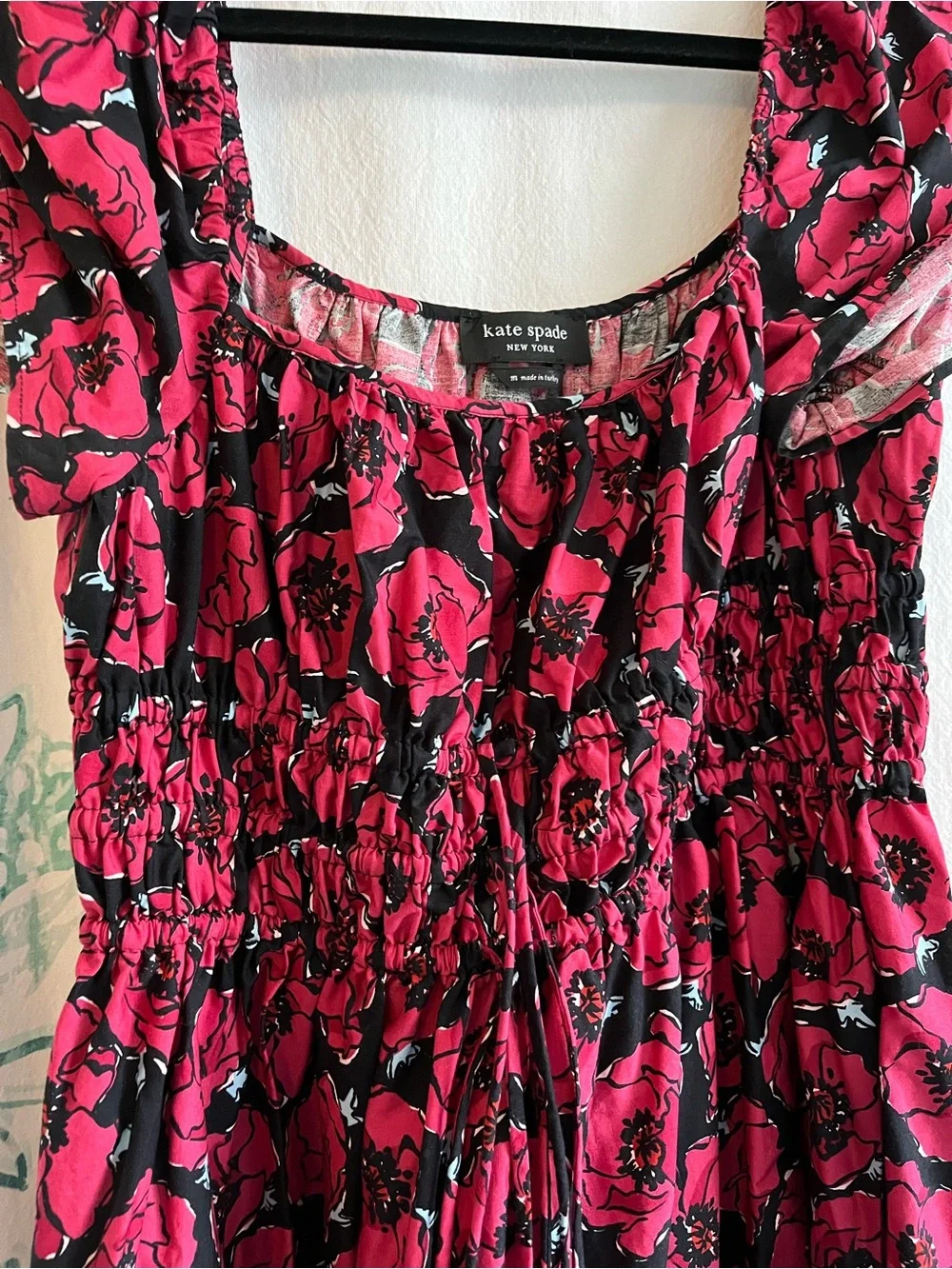 🌺🖤 **Kate Spade Poppy Toss Midi Dress – Bold, Feminine & Show-Stopping** 🖤🌺